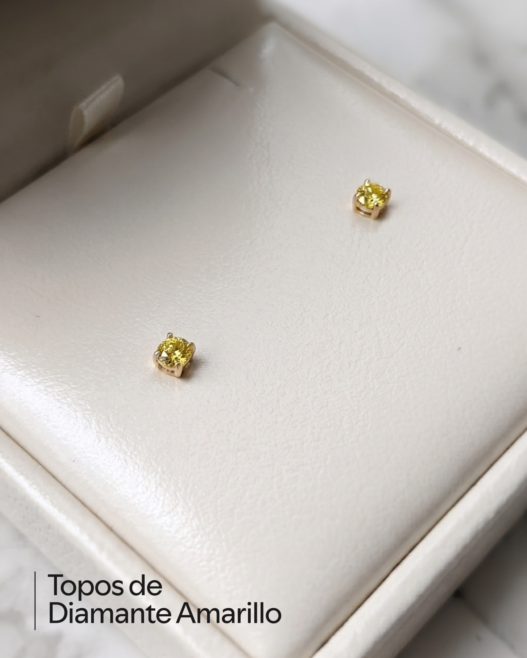 Topos de diamante amarillo en oro 18K